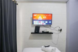 Comfy Studio Apartment at Grand Asia Afrika By Travelio