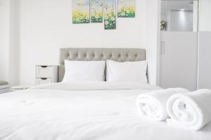 Fancy and Nice Studio at Belmont Residence Puri Apartment By Travelio