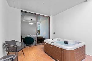 Lush Living with Jacuzzi and Burj Khalifa View