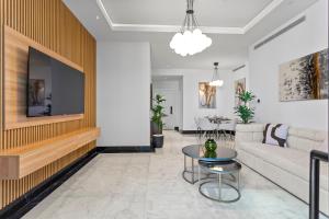 Lush Living with Jacuzzi and Burj Khalifa View