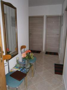 VILLA VERA Apartments with pool, 200 m from the beach