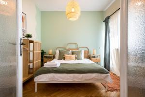 Urban Dream Studio with City Views and Modern Comfort