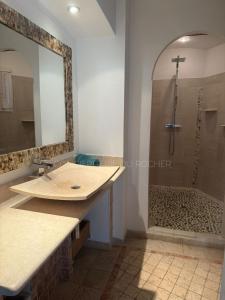 Villas Sublime villa climatisee avec piscine vue mer et collines : photos des chambres