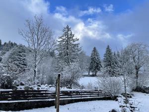 B&B / Chambres d'hotes La Ferme de Jean entre lacs et montagnes : photos des chambres