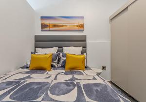 Retreat in Randburg - The Base Apartments, Ferndale
