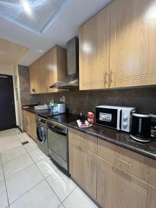 Click Stay - JLT - Studio & Balcony Lakes view Entire Apartment -RA