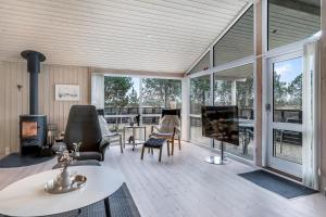 Lovely Holiday Home With Wilderness Bath And Space For 8 People