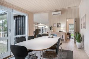 Lovely Holiday Home With Wilderness Bath And Space For 8 People