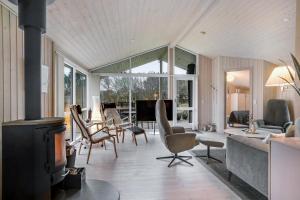 Lovely Holiday Home With Wilderness Bath And Space For 8 People