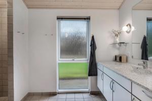 Lovely Holiday Home With Wilderness Bath And Space For 8 People