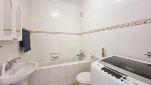 Shelly beach ,bondi beach,unit 25