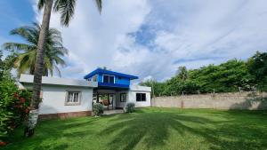 Casa con Piscina y Rancho, cerca de Estero y Playa