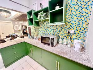 D Savoy A Famosa 2 BR by Oasis