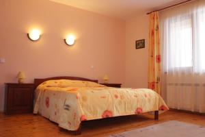 One-Bedroom Suite with Balcony room in Kris Guest House