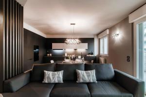 Scarlett - by MyHomeInComo