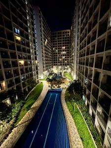 1- BEDROOM STAYCATION WITH BALCONY IN SHORE RESIDENCES PASAY BY House of Wu