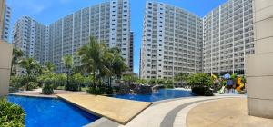 1- BEDROOM STAYCATION WITH BALCONY IN SHORE RESIDENCES PASAY BY House of Wu