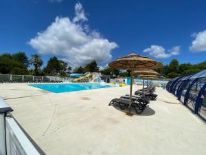Villas Charmant chalet situe dans un camping 4 etoiles - 4 a 6 personnes - TILIO : photos des chambres