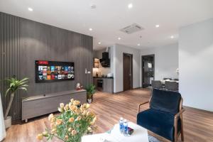 Luxe Paradise Suites Hotel 19 Alley 67 To Ngoc Van