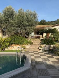 Sublime villa climatisée avec piscine vue mer et collines