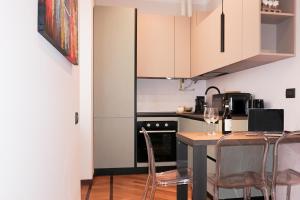 Private Apartment near Duomo - M4 Santa Sofia
