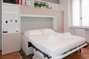 Private Apartment near Duomo - M4 Santa Sofia