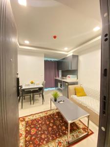 Arcadia Continental Pool View