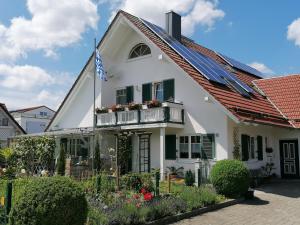 2 Zimmer Apartment mit Küche und Bad