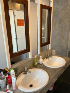 Phòng có 2 Giường đơn với Phòng tắm riêng bên ngoài (Twin Room with Private External Bathroom)