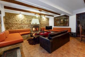 Manor House est. 1890