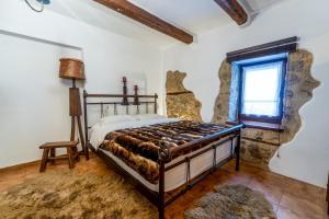 Manor House est. 1890