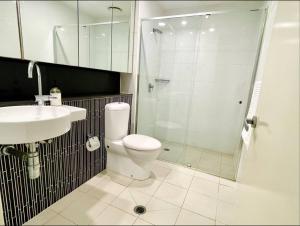 Cozy Zetland 2 bedroom apt with pool, gym and parking