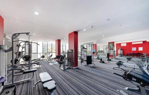 Cozy Zetland 2 bedroom apt with pool, gym and parking