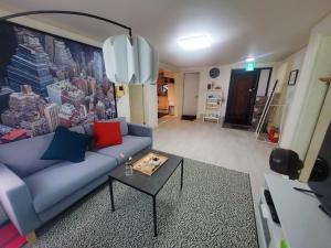 弘大宽敞豪华大房 机场地铁直达 3min步行2号线地铁站9号口 Hongdae, Airport Express,line2 metro 3min,Deluxe Room