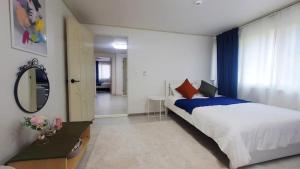 弘大宽敞豪华大房 机场地铁直达 3min步行2号线地铁站9号口 Hongdae, Airport Express,line2 metro 3min,Deluxe Room