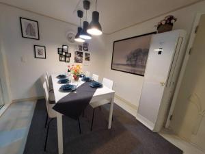 弘大宽敞豪华大房 机场地铁直达 3min步行2号线地铁站9号口 Hongdae, Airport Express,line2 metro 3min,Deluxe Room