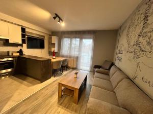 Two-Bedroom Apartment with Balcony room in Rédiapartmanok