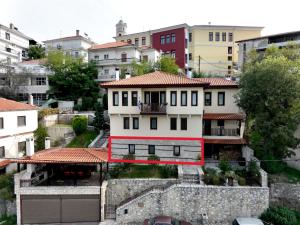 Manor House est. 1890