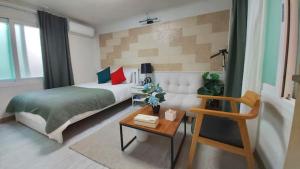 弘大跃层露台大房间 机场地铁直达 3分钟步行地铁站 Hongdae, Airport Express,metro 3min,Duplex Big party Apt