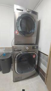 弘大跃层露台大房间 机场地铁直达 3分钟步行地铁站 Hongdae, Airport Express,metro 3min,Duplex Big party Apt