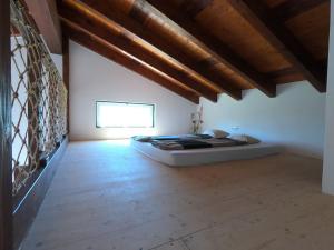 Global Chill Farm Loft