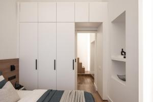 Modern Apartment in the heart of Vilnius Old Town with free parking by URBAN RENT