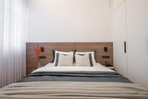 Modern Apartment in the heart of Vilnius Old Town with free parking by URBAN RENT