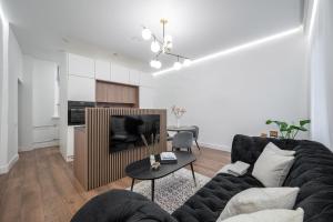 Modern Apartment in the heart of Vilnius Old Town with free parking by URBAN RENT