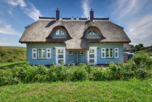 Ferienhaus Blaumeise Feriendorf 06 Klein Stresow Rügen by ruyastay