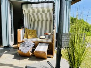 Ferienhaus Blaumeise Feriendorf 06 Klein Stresow Rügen by ruyastay