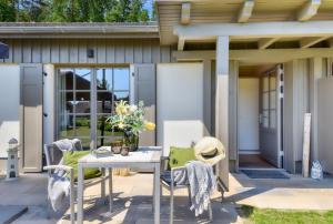 Ferienhaus Frische Brise 33 Feriendorf Klein Stresow Rügen by ruyastay