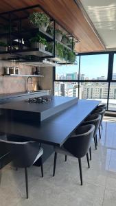 Apto Vista Mar na Cobertura com 02 Suítes na Praia da Jatiúca