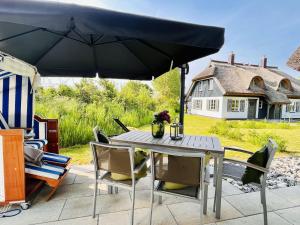 Ferienhaus Strandflieder 05 Feriendorf Klein Stresow Rügen by ruyastay
