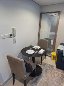 Bright Studio Unit at Lake Terrace with lake view